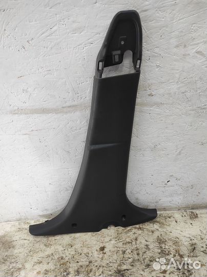 Обшивка стойки правая Renault Duster