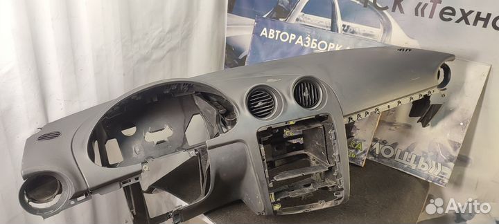 Торпедо Seat Ibiza