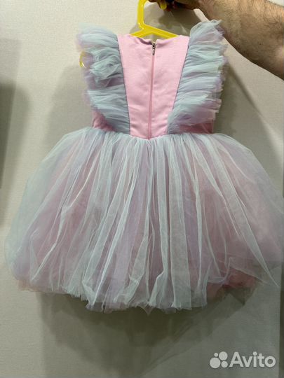 Продам нарядное платье для девочки 110