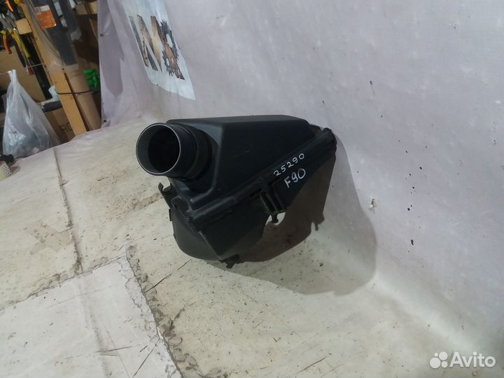 BMW F90 Корпус воздушного фильтра Правый 25290