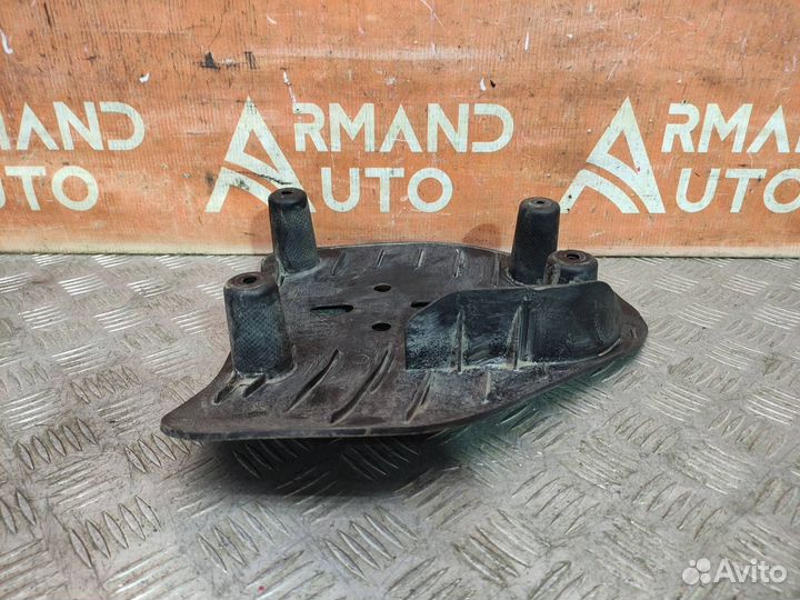 Защита рычага подвески задняя правая Genesis G70 1