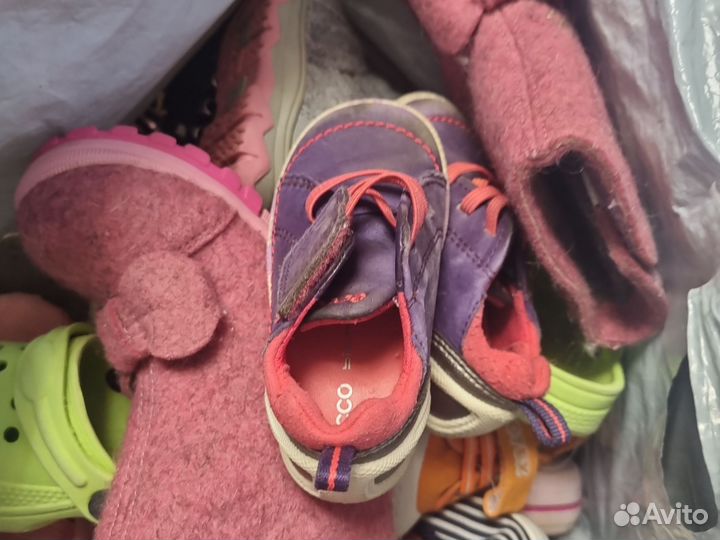 Ыирменная обувь для девочки пакетом