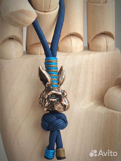 Темляк для ножа из паракорда Белый кролик / EDC