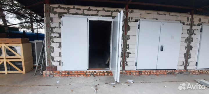 Дверь для холодильной камеры