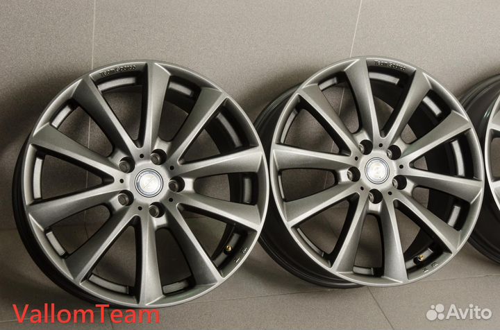 Лот UP31363089 Фирменные 18-е диски team sparco