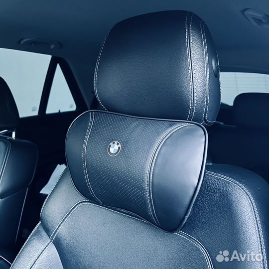 Автомобильная подушка для подголовника BMW