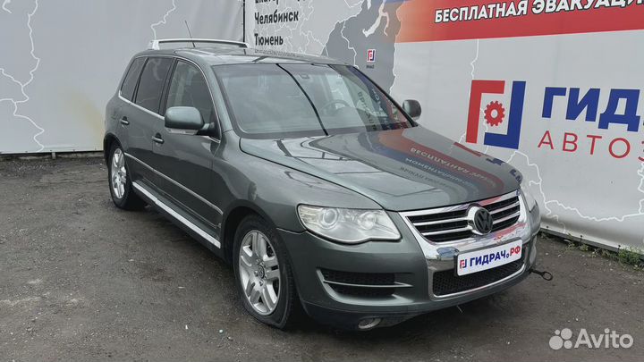 Фара противотуманная левая Volkswagen Touareg (GP) 7L6941699F