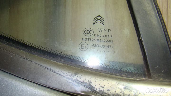 Стекло двери задней правой (форточка) Citroen C4