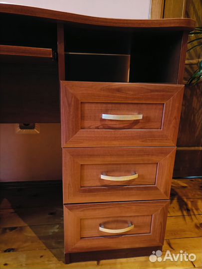 Стол компьютерный