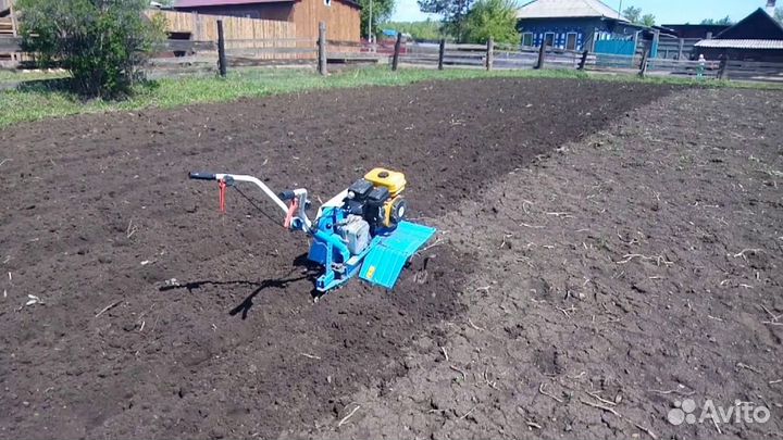 Вспашка земли мотоблоком