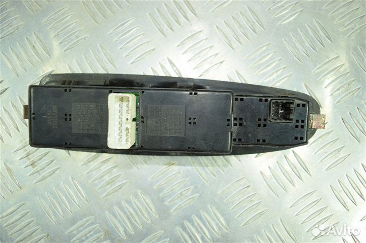 Блок управления стеклоподъемниками Hyundai Elantra