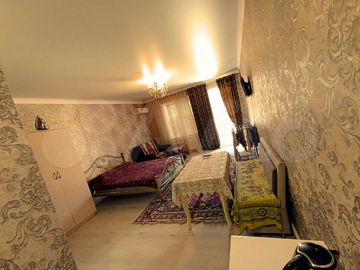 Комната 38 м² в 3-к., 1/2 эт.