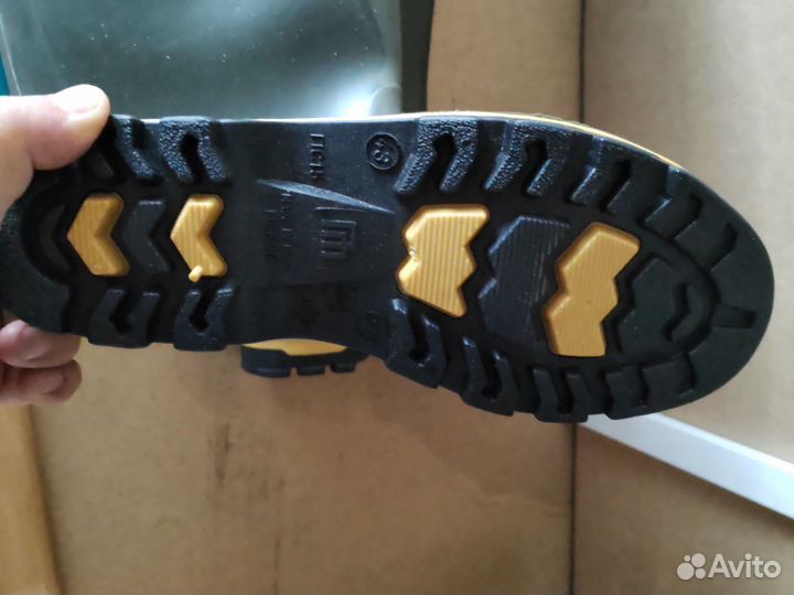 Сапоги резиновые болотные, бродни