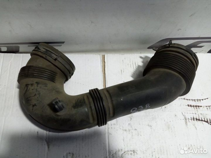 Патрубок корпуса воздушного фильтра Audi Q7 4L