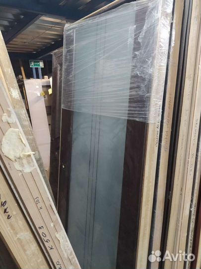Двери натуральный шпон с коробкой с витрины