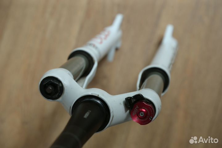 Вилка Manitou Marvel Comp 27.5 воздух Air