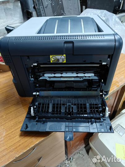 Принтер HP Color LaserJet CP 1515n