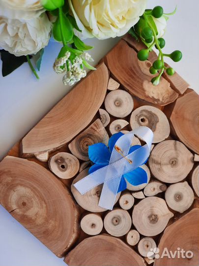 Бутоньерки для гостей в ярко-голубом цв