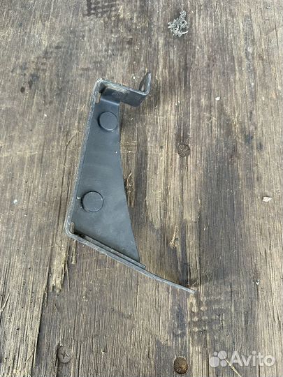 Кронштейн спойлера кабины Scania 1749260