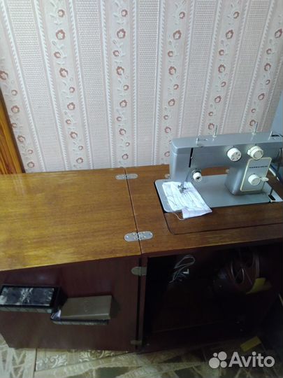 Продаю швейную машинку Чайка 142М б/у