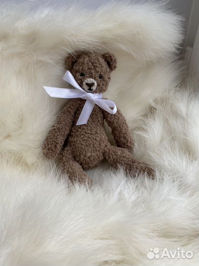 Вязаный медвежонок