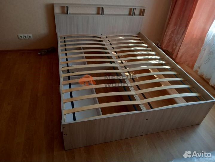 Кровать