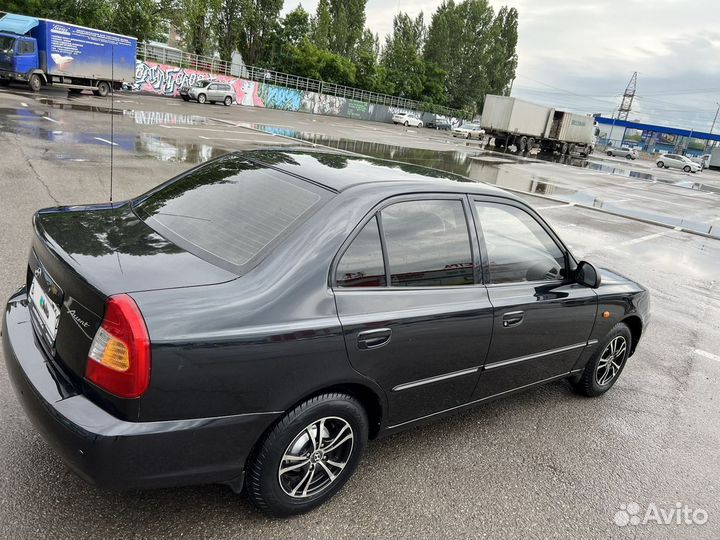 Hyundai Accent III, 2008. Suzuki Liana 2006. Accent седан III (MC). Титаны на акцент 3 поколения.