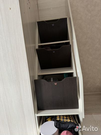 Детская кровать чердак со столом и шкафом