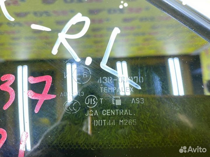 Стекло собачника заднее левое Infiniti 145516