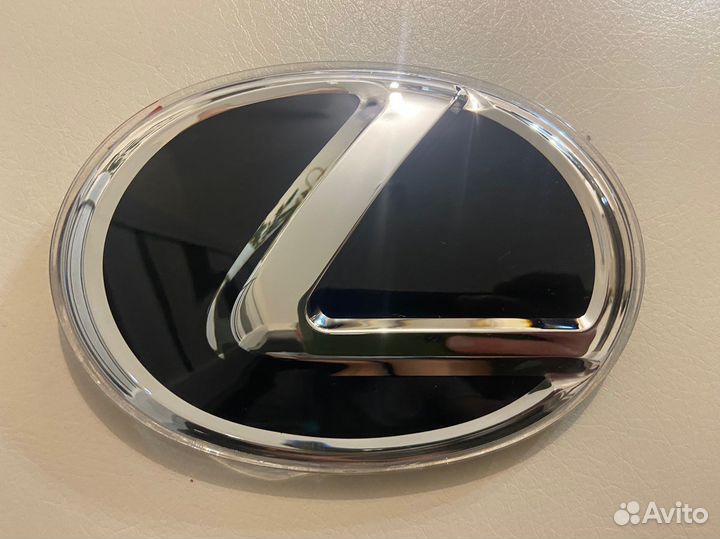 Эмблема Lexus 150/107