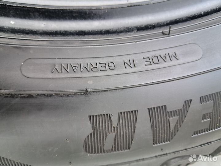 Goodyear UltraGrip Ice Arctic SUV 235/55 R19 106T