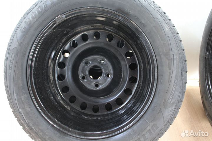 Goodyear UltraGrip SUV 215/65 R17 99V