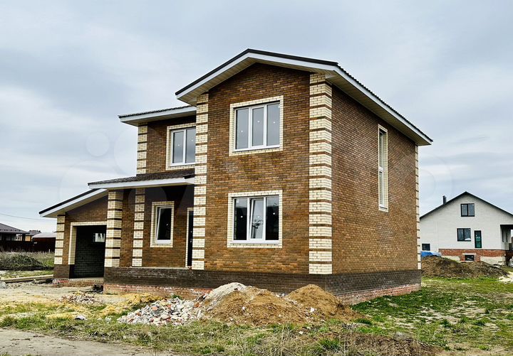 Коттедж 202 м² на участке 10 сот.