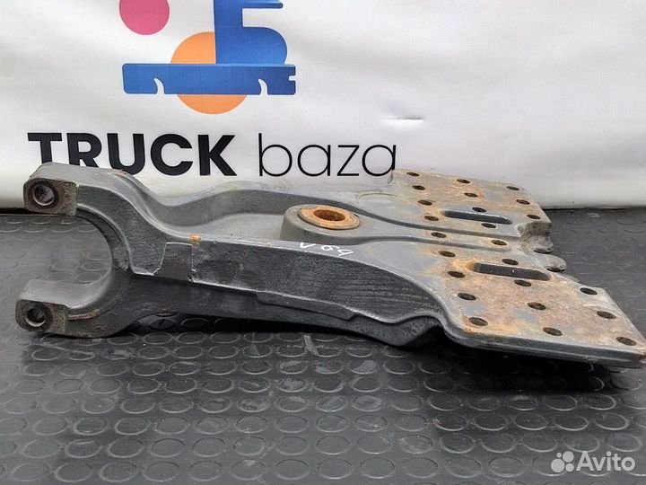 21211378 Кронштейн реактивной тяги левый