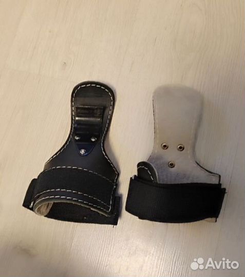 Крюки для тяги и турника