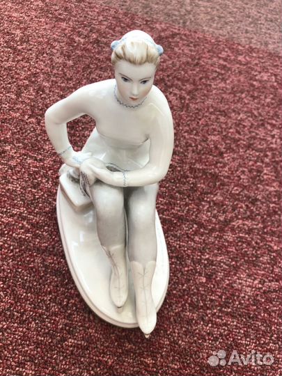 Статуэтка фарфор 