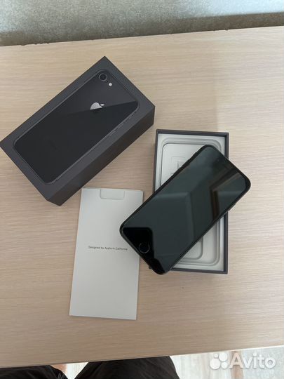 Телефон iPhone 8 64 gb