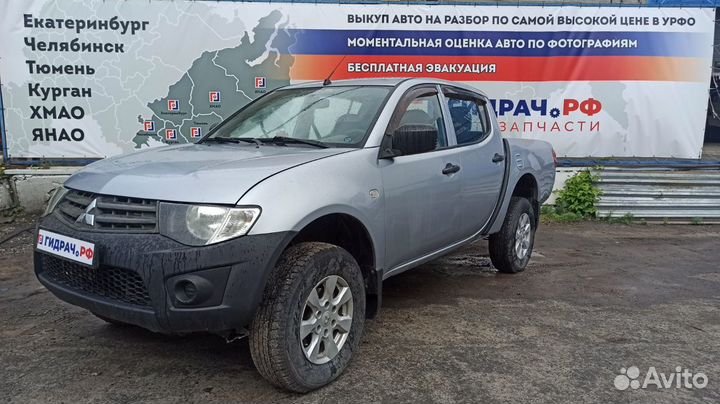 Фонарь подсветки номера Mitsubishi L200 MN146839