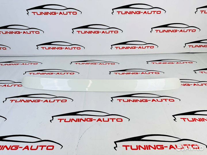 Спойлер на стекло Toyota Camry 70 TRD (белый) W042