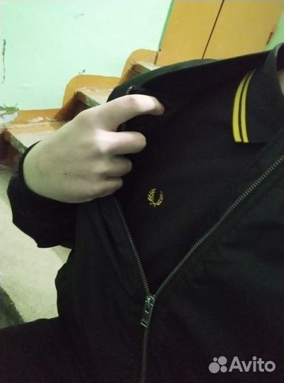 Поло fred perry черно- жёлтое