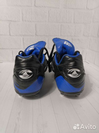 Футбольные бутсы adidas