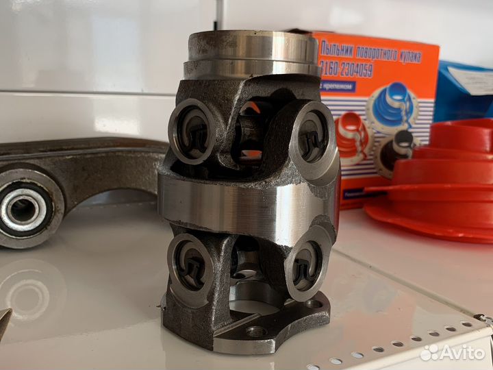 Шарнир карданного вала с двойной крестовиной