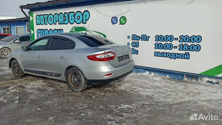 Накладка стекла заднего левого Renault Fluence 828210174R Отличное состояние