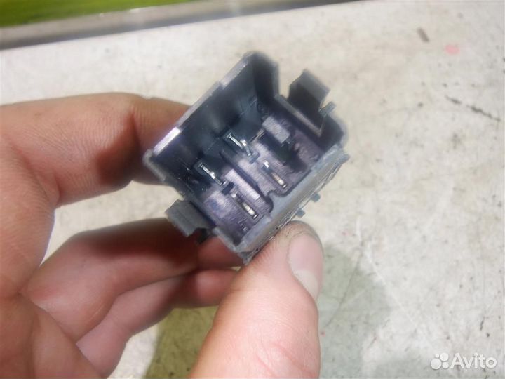 Кнопка аварийной сигнализации Фольксваген Кадди