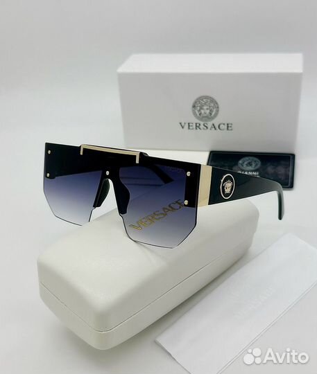 Солнцезащитные очки Versace