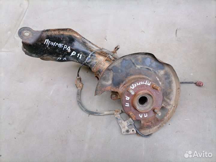 Кулак поворотный передний левый Nissan Primera P11