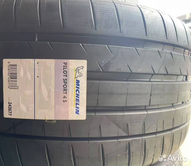 Michelin Pilot Sport 4 S 255/35 R19 и 285/30 R20