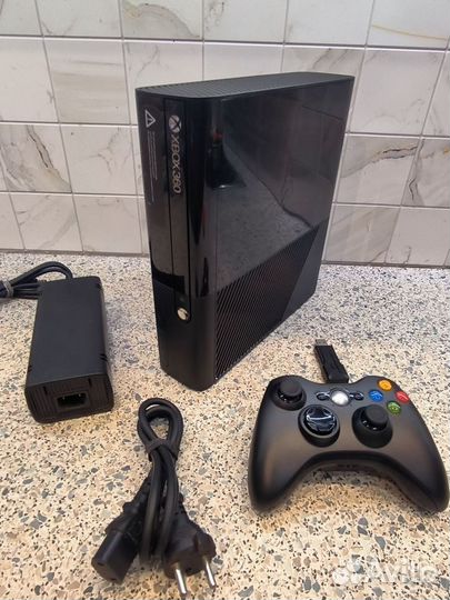 Xbox 360 Slim E прошитый Freeboot