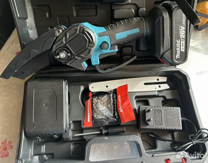 Аккумуляторная пила makita