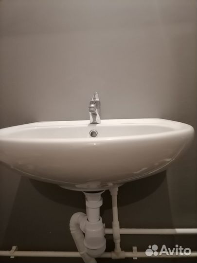 Раковина в ванную новая без смесителя